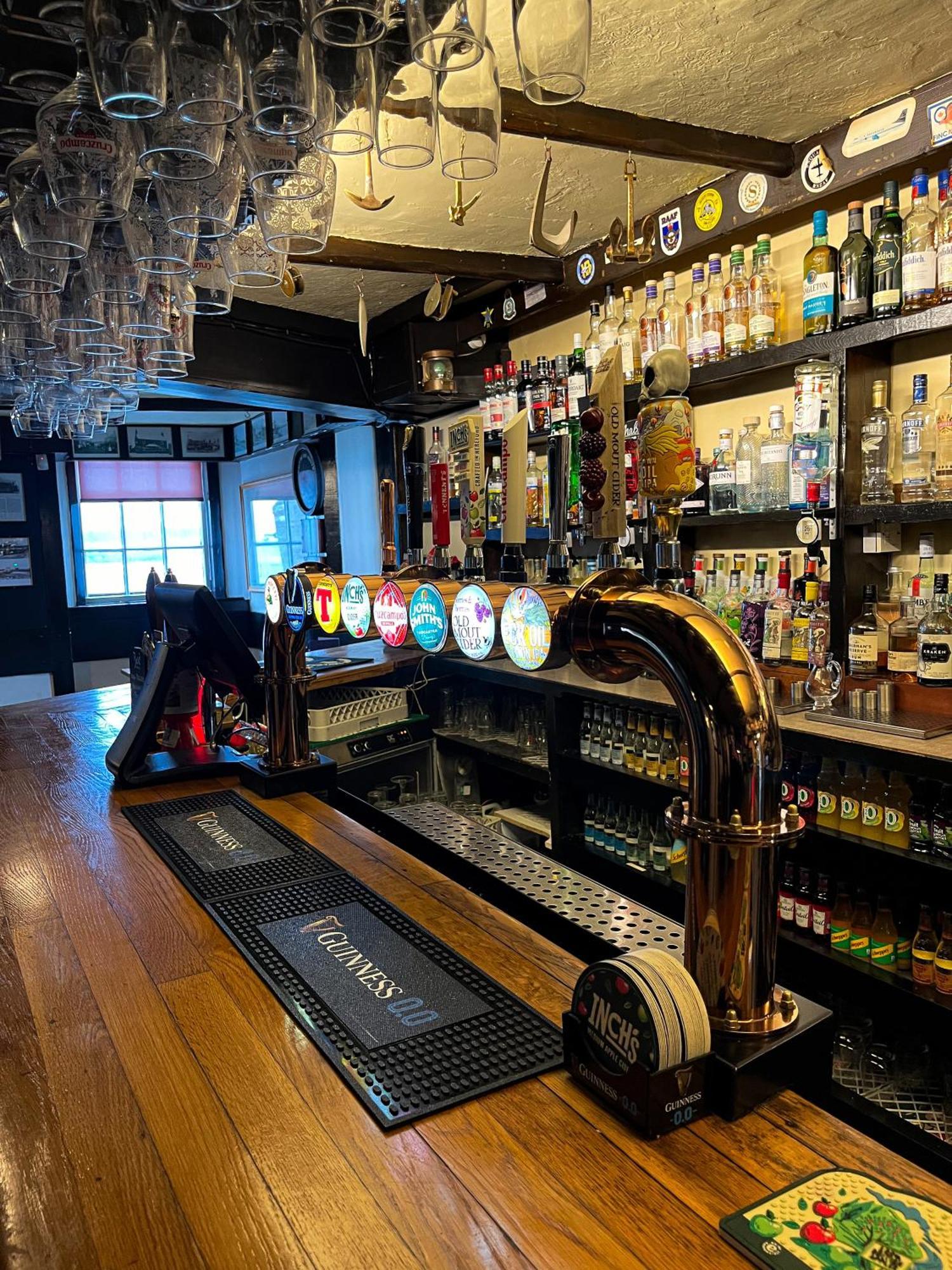 Crown And Anchor Inn Финдхорн Екстериор снимка